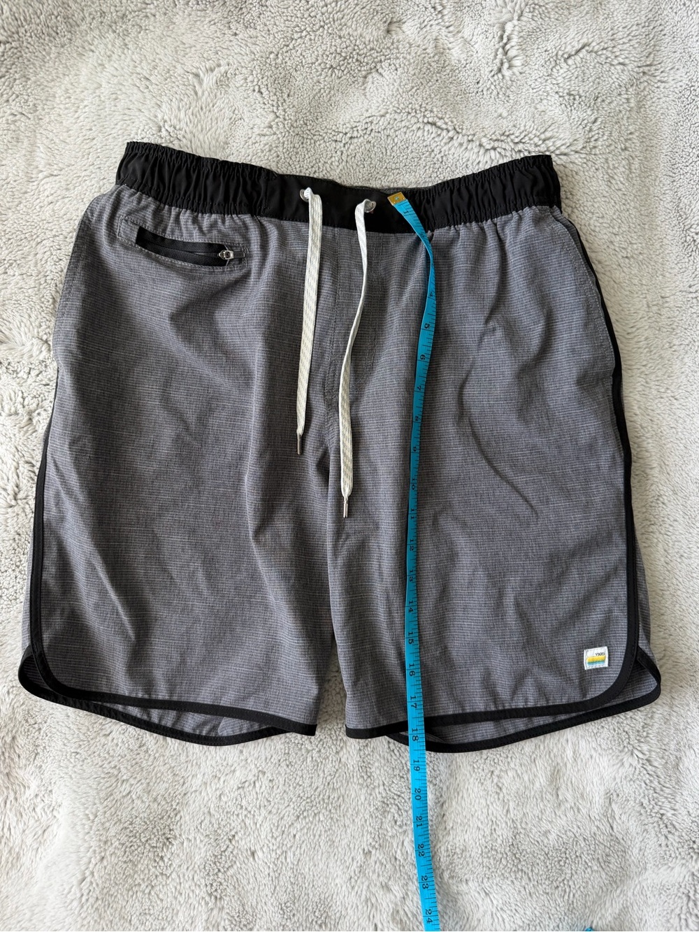Men’s Vuori banks shorts size medium m mens workout short unlined EUC